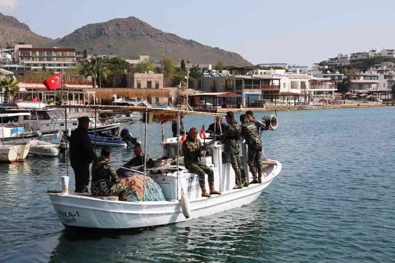 Denizin dibini çöplüğe çevirmişler
