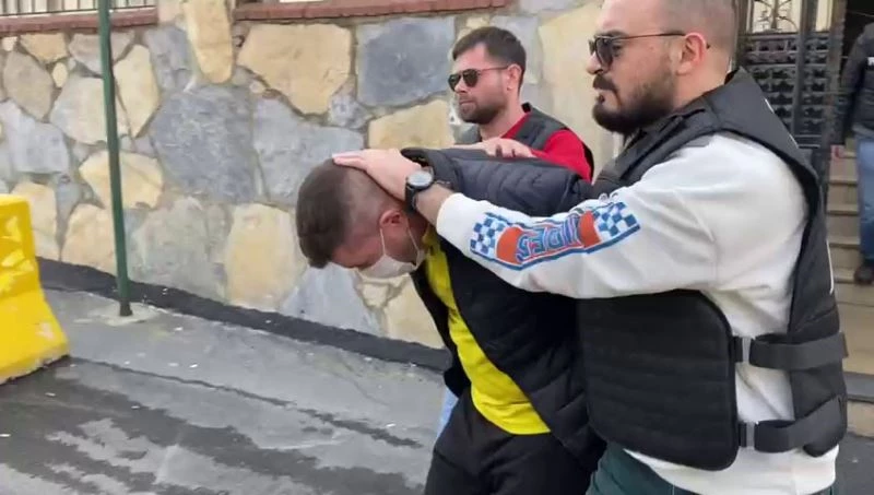 Husumetli olduğu kişilerle önce tartıştı sonra silahla ateş açtı: O anlar kamerada
