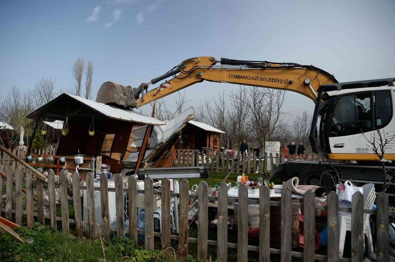 Osmangazi’de kaçak hobi evi yıkımları sürüyor
