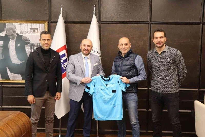 Süper Lig hakemlerinden AYTO çıkarması
