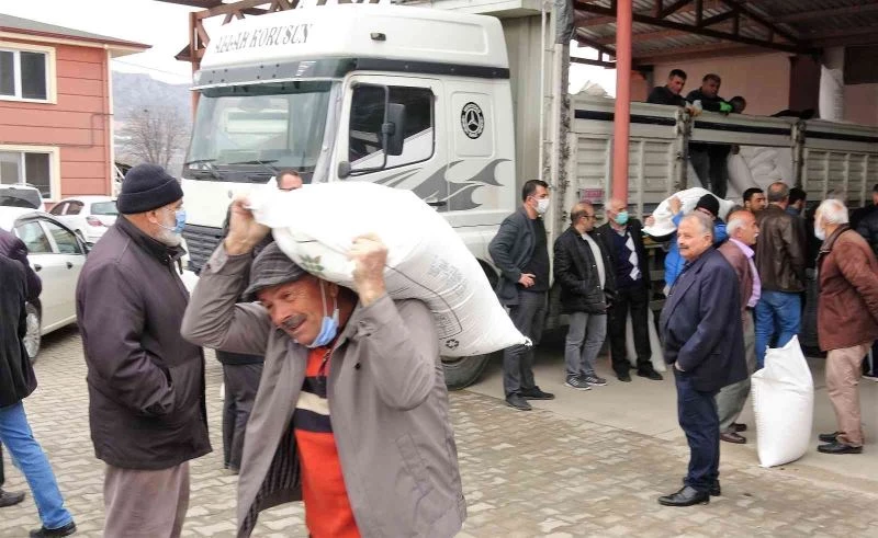 Arıcılara çuval çuval şeker dağıtıldı
