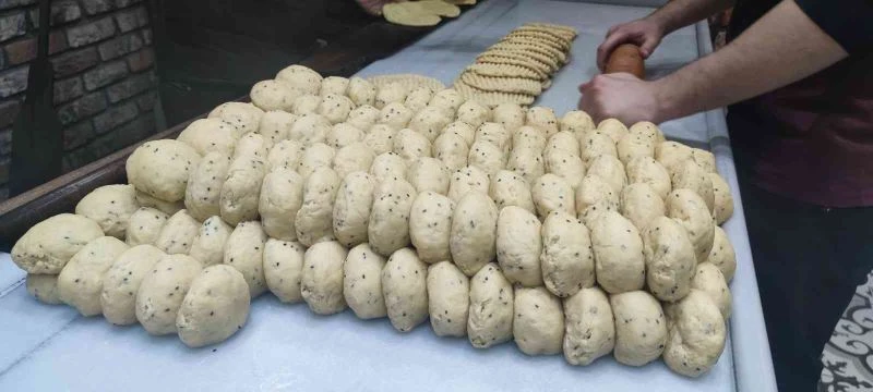 Ramazan çörekleri tezgahta
