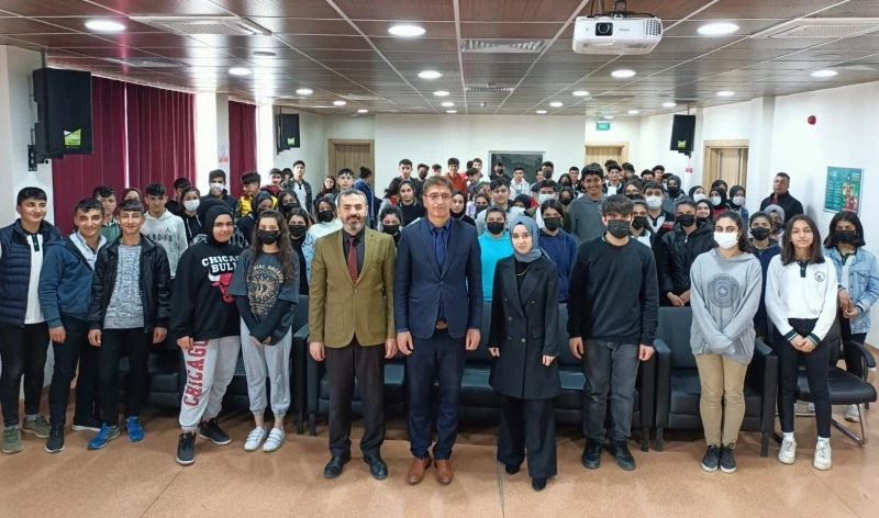 Öğrencilere avukatlık mesleği anlatıldı
