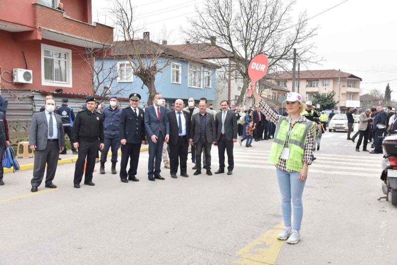 Okul önlerindeki trafik düzenini gönüllüler sağlayacak
