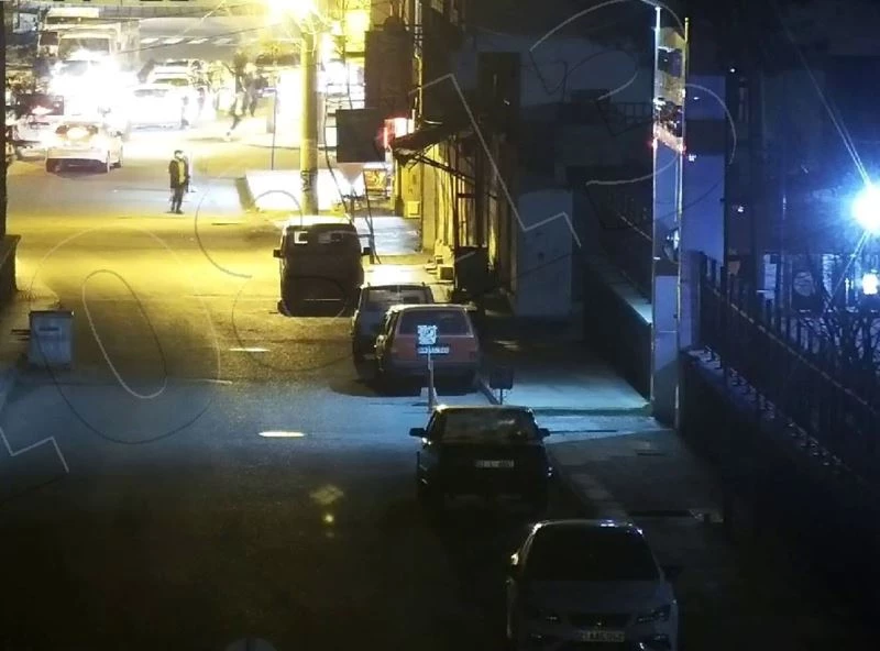 Kolye hırsızları 10 saatlik kamera kayıtlarının izlenmesiyle bulundu
