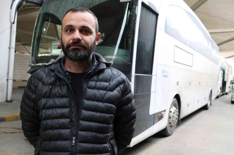 Türk vatandaşlarının tahliyesi için Ukrayna’ya giden onlarca otobüs dönüş yolunda

