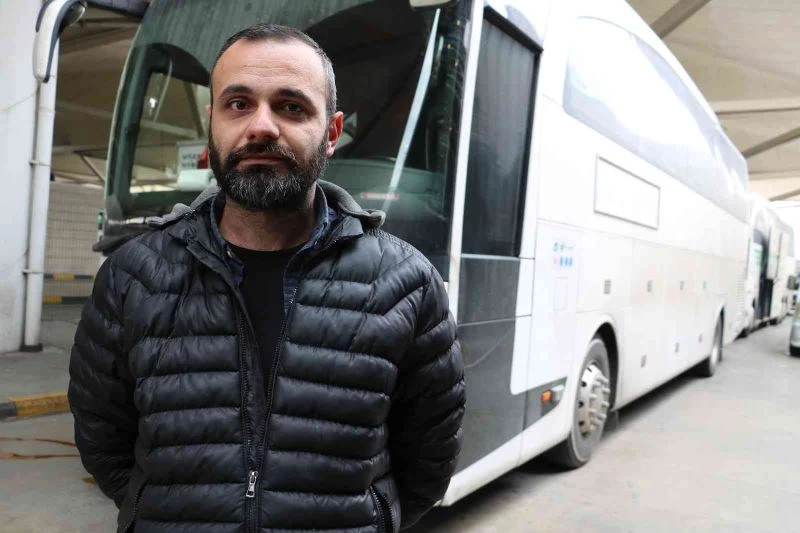 Türk vatandaşlarının tahliyesi için Ukrayna’ya giden onlarca otobüs dönüş yolunda
