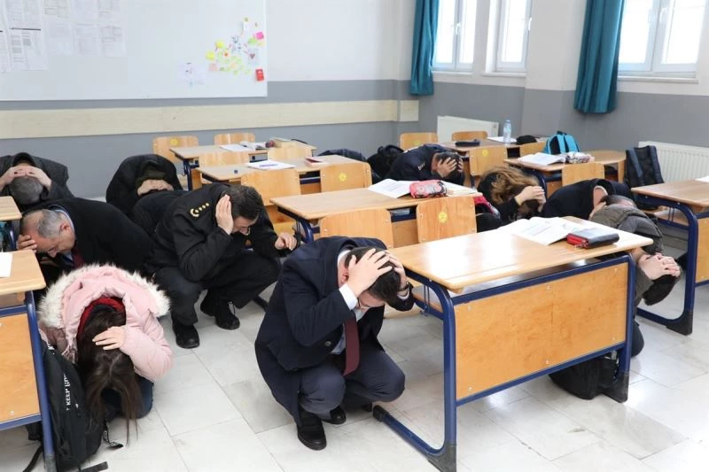 Vali Çiçek: “Afyonkarahisar’da 31 diri fay hattı bulunuyor”
