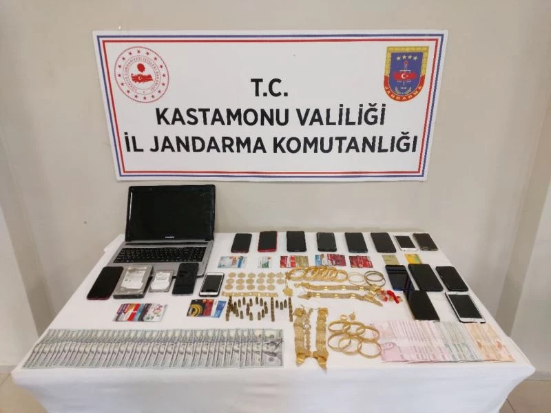 2 milyon liralık vurgun yapan örgüt üyeleri, jandarmanın operasyonuyla yakalandı
