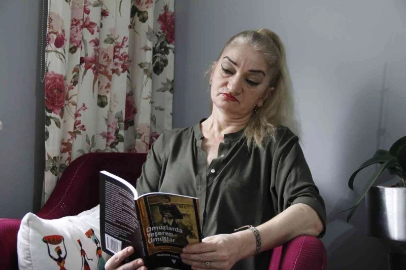 Onu yıllarca sırtında taşıyan babası için kitap yazdı
