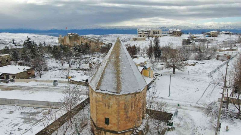 Medeniyetlerin beşiği Harput tekrar beyaza büründü, kartpostallık görüntüler oluştu
