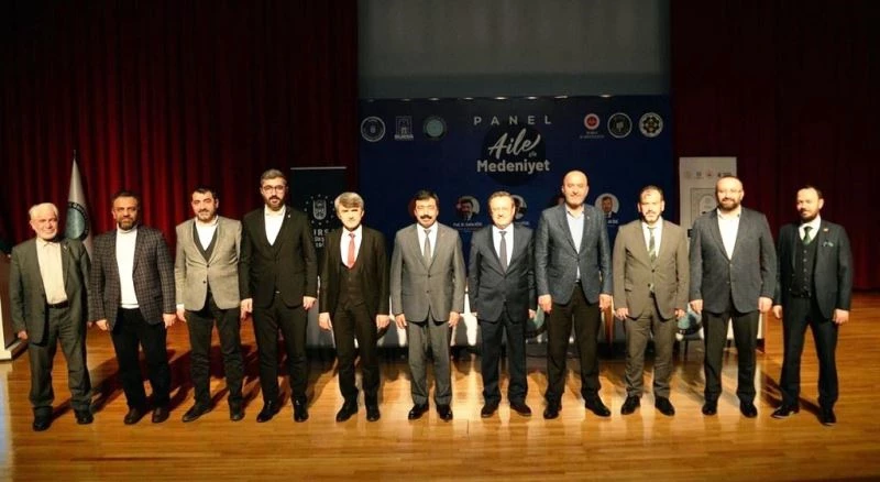 DPÜ Rektörü Uysal, “Aile ve Medeniyet” konulu panele katıldı
