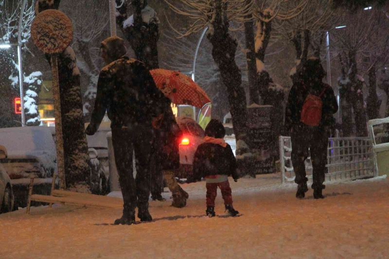 Burdur’da 3 ilçe hariç eğitime ara verildi
