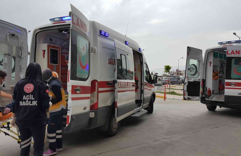 Çayırlı’da minibüs devrildi: 8 yaralı
