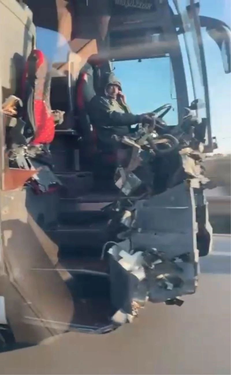 Ön tarafı paramparça yolcu otobüsünü trafikte görenler dönüp bir daha baktı
