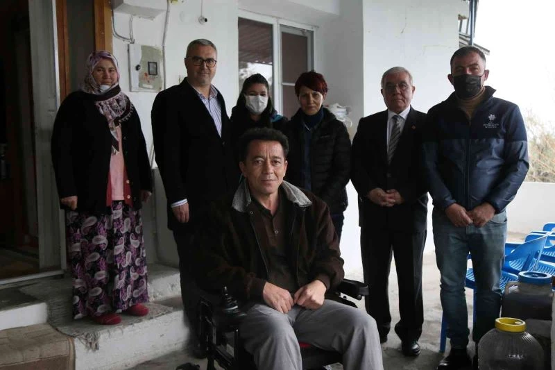 Başkan Çerçioğlu MS hastası muhtarın akülü tekerlekli sandalye talebini yerine getirdi
