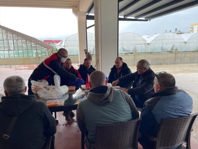Ülkelerine dönemeyen Ukraynalı tır şoförleri, Antalya
