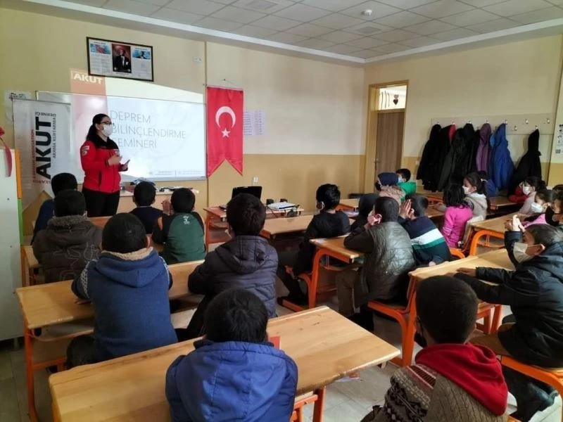 AKUT Eskişehir’den Muş’taki öğrencilere afet bilinçlendirme semineri
