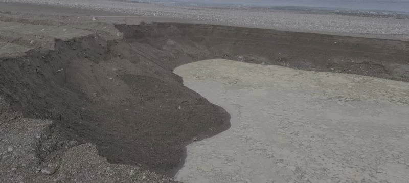 Sahilden kontrolsüzce alınan deniz kumu, ekipleri harekete geçirdi
