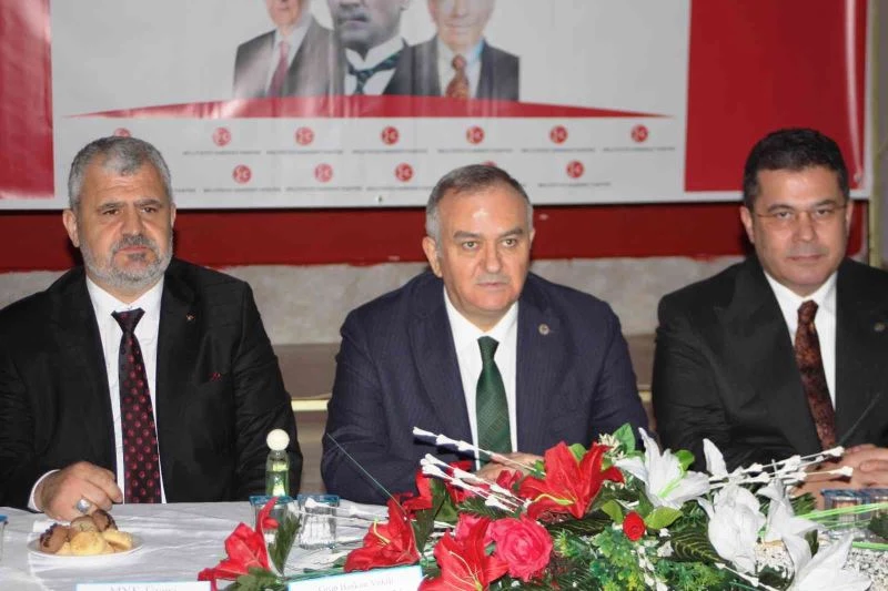 Sarıgöl’de MHP’ye katılan 50 üyeye rozet takıldı
