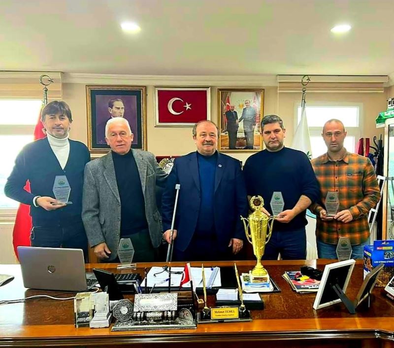 Şampiyon Esenköyspor’dan Başkan Temel’e ziyaret

