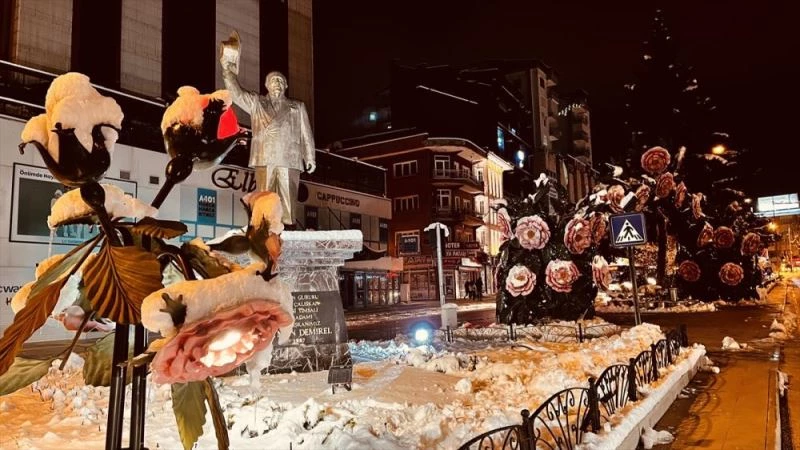 Isparta’da kar yağışı aralıklarla etkili oluyor