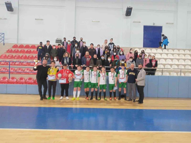Futsal müsabakalarında Sinop TOKİ Şehit Fatih Erer Ortaokulu birinci oldu
