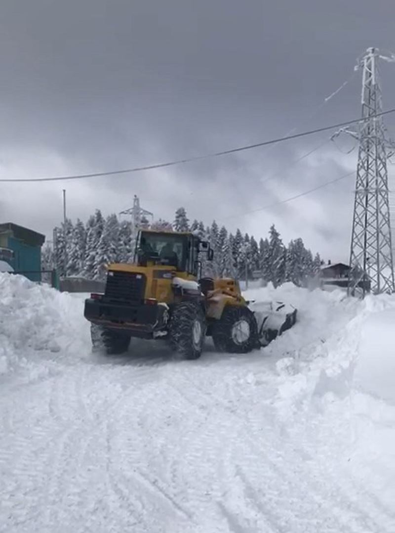Kastamonu’da yoğun kar yağışının kapattığı 281 köy yolu ulaşıma açıldı
