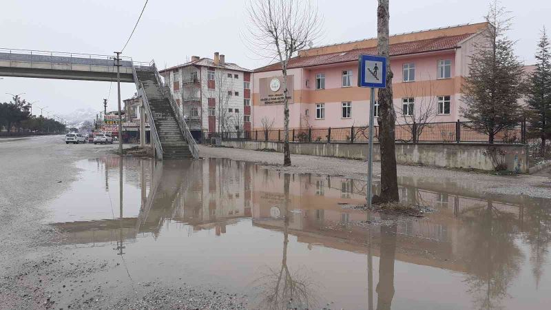 Osmancık’taki üst geçit yağış başlayınca devre dışı kalıyor
