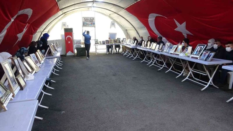 Evlat nöbetindeki anne 916 gündür yüzde 40 işitme engelli kızının yolunu gözlüyor
