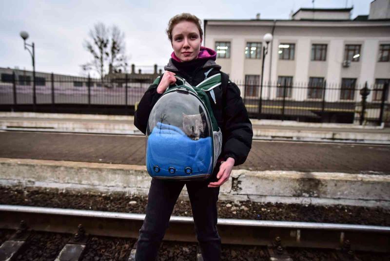 Gecesiyle gündüzüyle Lviv tren istasyonu
