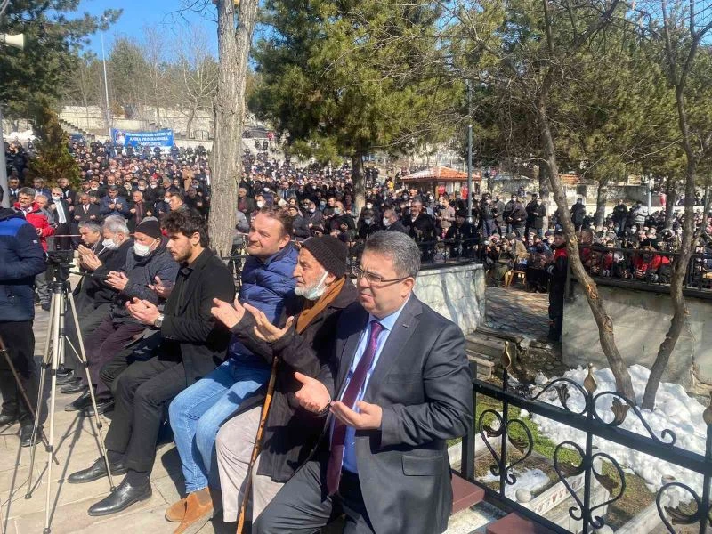 Büyük alim Mehmet Feyzi Efendi kabri başında anıldı
