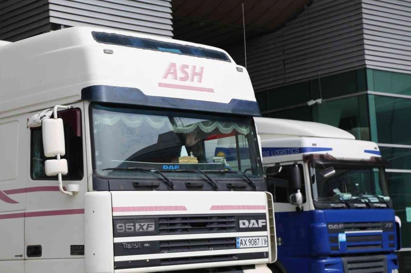 İran Ukrayna plakalı tırların sınırlarından geçişlerine izin vermeyince Sarp Sınır Kapısında geri dönüş yoğunluğu başladı
