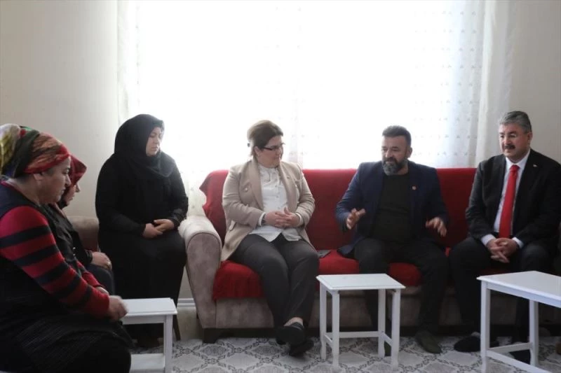 Aile ve Sosyal Hizmetler Bakanı Yanık, öldürülen üniversite öğrencisi Azra