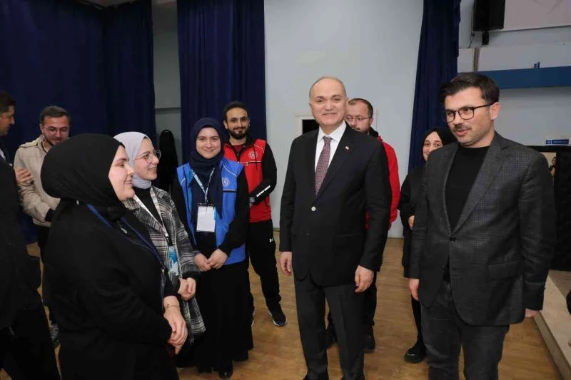 Başkan özlü gençlerin sorularını cevapladı