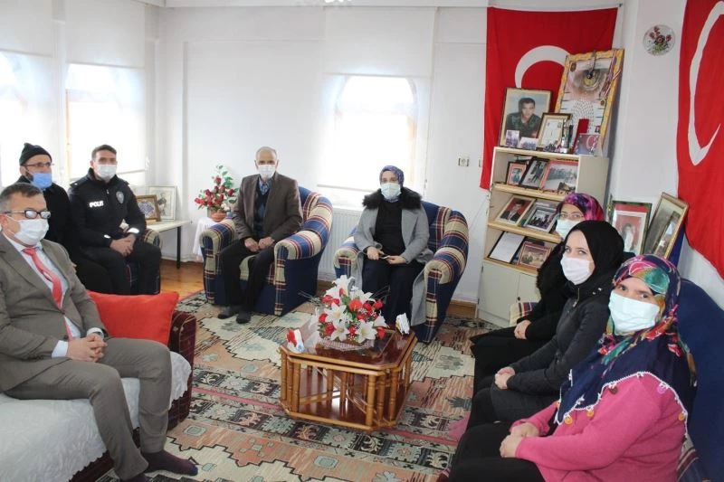 Kaymakam Özay’dan, şehit ailesine ziyaret
