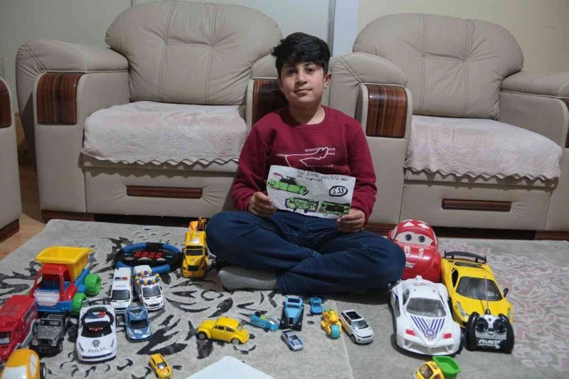 11 yaşındaki Kerem kendi tırını tasarlamak istiyor
