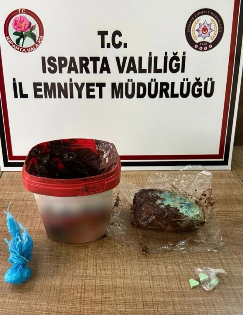 Çikolata kavanozuna uyuşturucu sakladı
