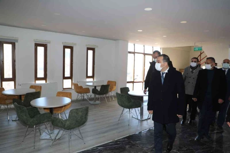 Vali Öksüz Digor’da
