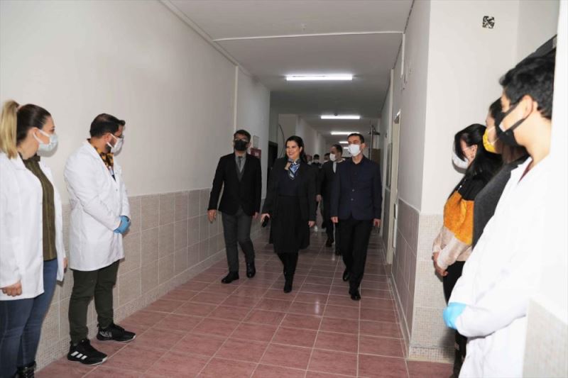 Çukurova Üniversitesi Rektörü Prof. Dr. Tuncel, laboratuvarları ziyaret etti