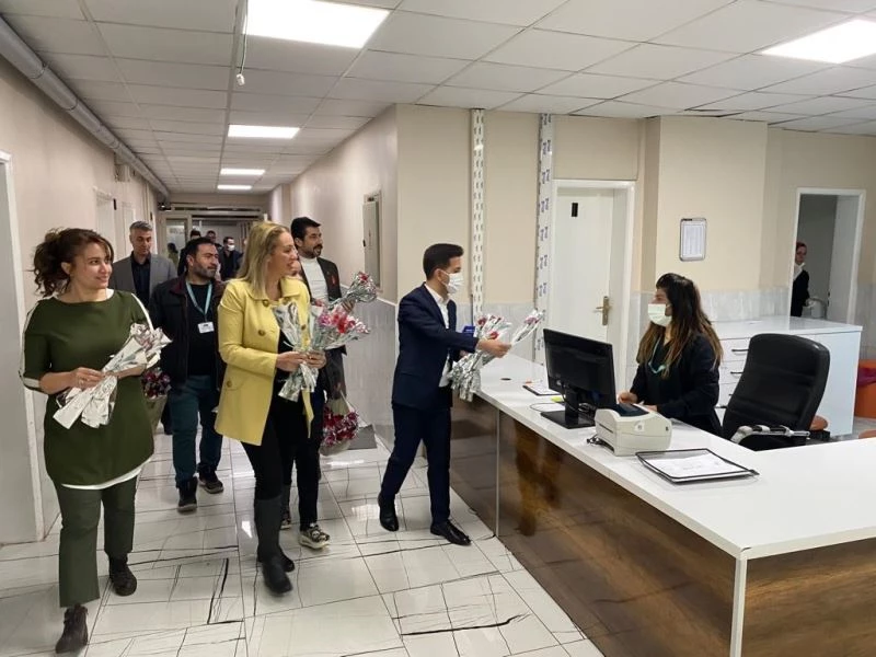 Öz Sağlık İş Sendikası Diyarbakır Şube Başkanı Aküzüm, Kadınlar Günü’nü kutladı
