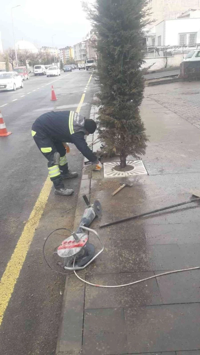 Park ve bahçelerde bakım-onarım çalışmaları yoğunlaştırıldı
