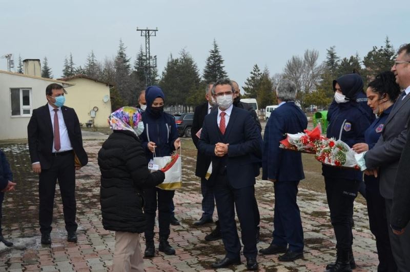 Başsavcı Karabacak, 8 Mart ta kadın personelleri unutmadı
