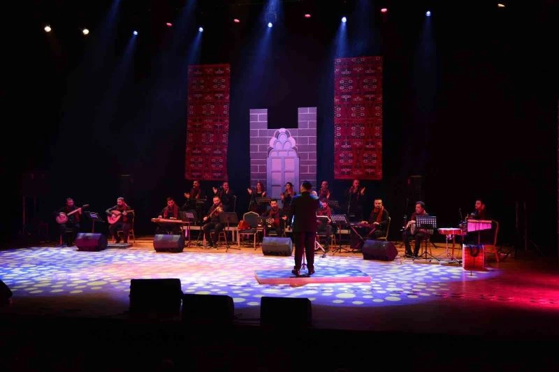 Diyarbakırlılar Eyvan Grubu ve Elazığ Çayda Çıra Topluluğu kardeşlik konserinde eğlendi
