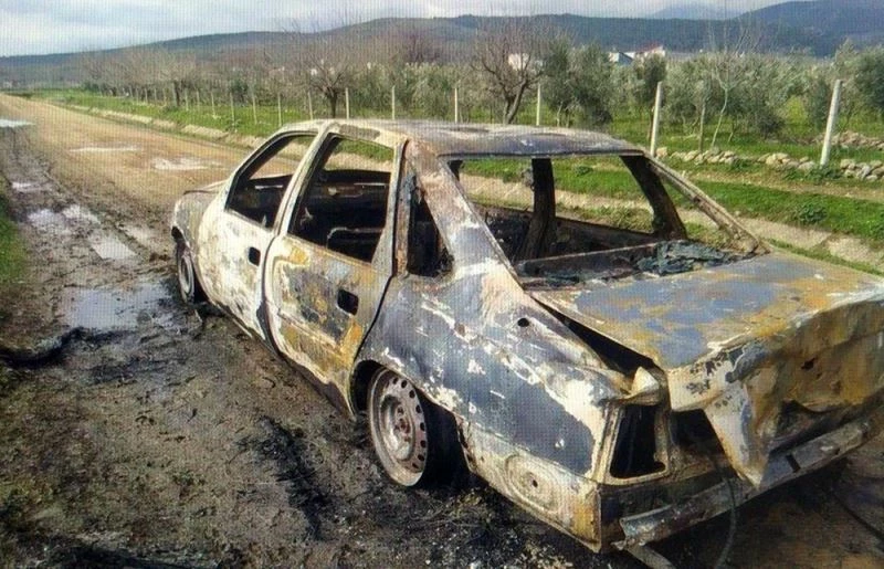 Çaldıkları aracı çalıştıramayınca yaktılar
