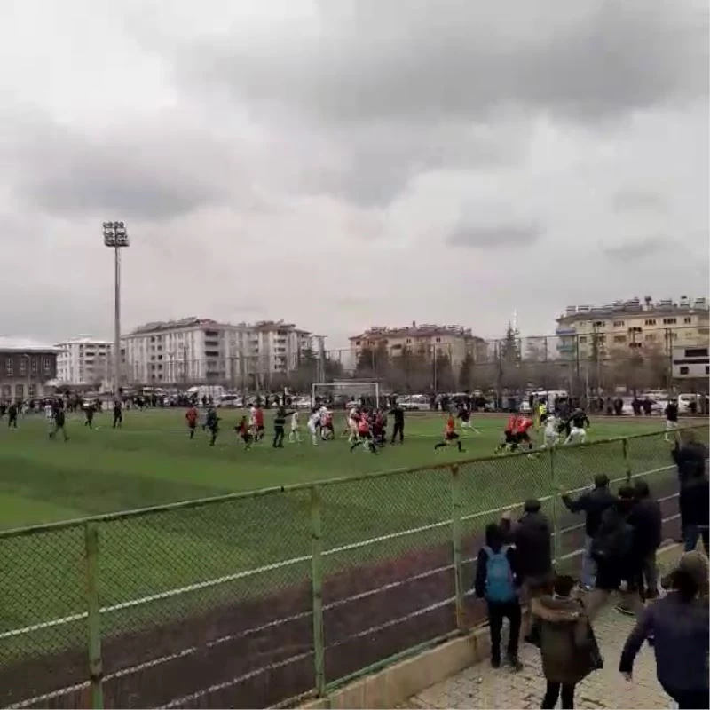 Olayların çıktığı amatör küme maçı yarıda kaldı
