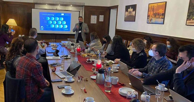 Gaziantep eğitim fakültesi öğretim üyeleri Berlin’de eğitim verdi
