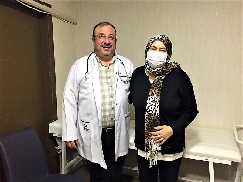 Tekerlekli sandalyeyle geldiği Egekent Hastanesi’nden yürüyerek çıktı
