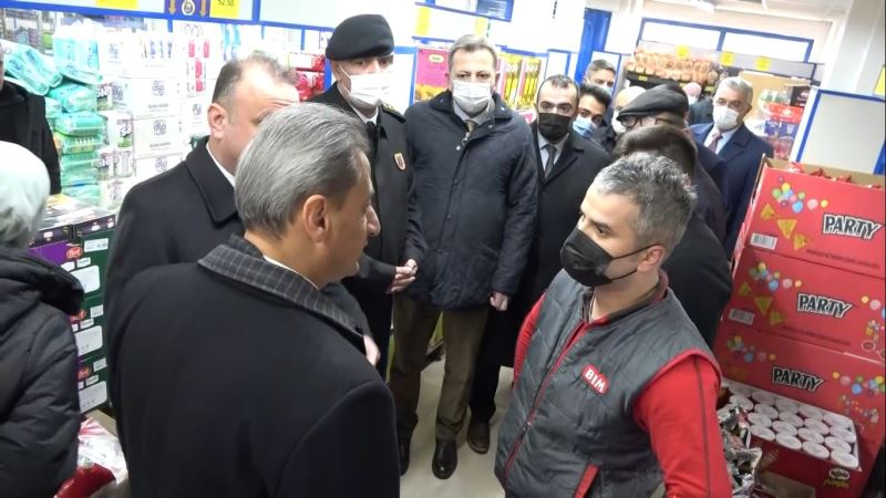 Sinop Valisi’nden zincir market görevlisine sert uyarı: “Hayatınızı yaşanmaz yaparız”
