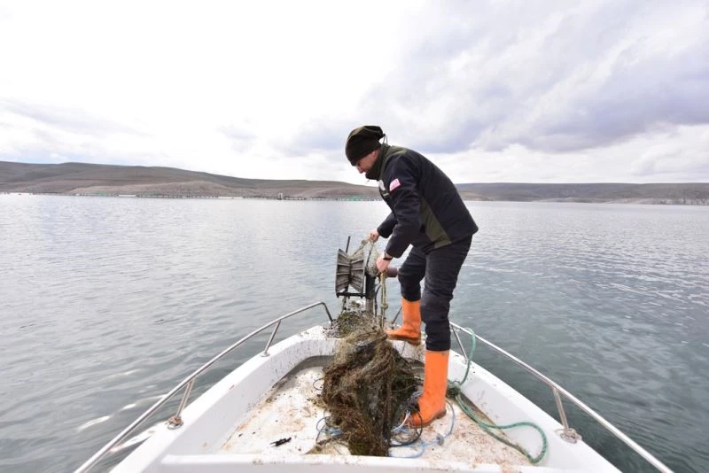Kayseri barajlarındaki ’sucul hayatın katili’ temizleniyor
